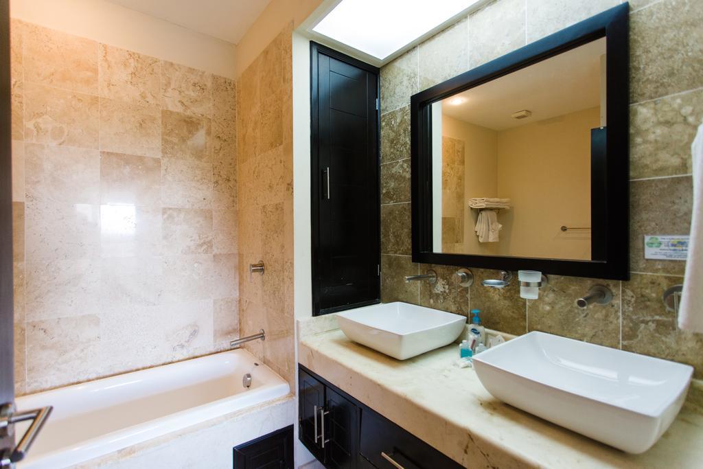 Oceanfront El Faro Surf 302 Apartment Playa del Carmen Exterior photo